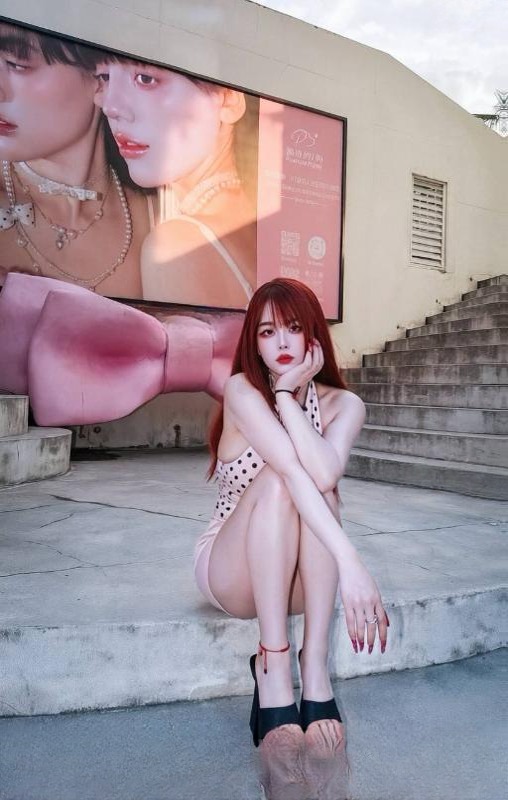 完美身材反差颜值妹子 图 2