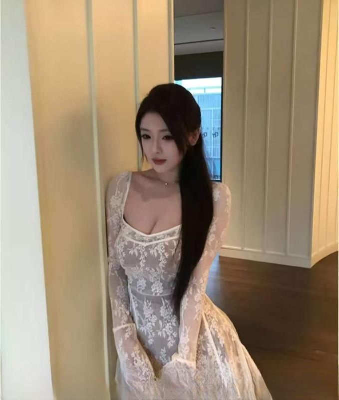大胸多汁性感彤彤 图 2