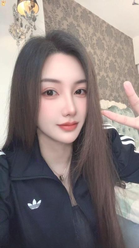 制服御姐Selina 图 2
