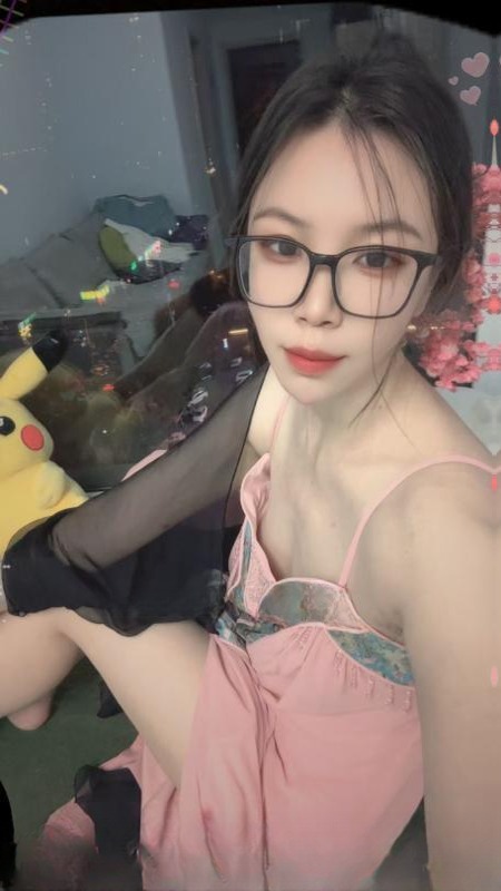 铁西眼镜气质美女 图 2
