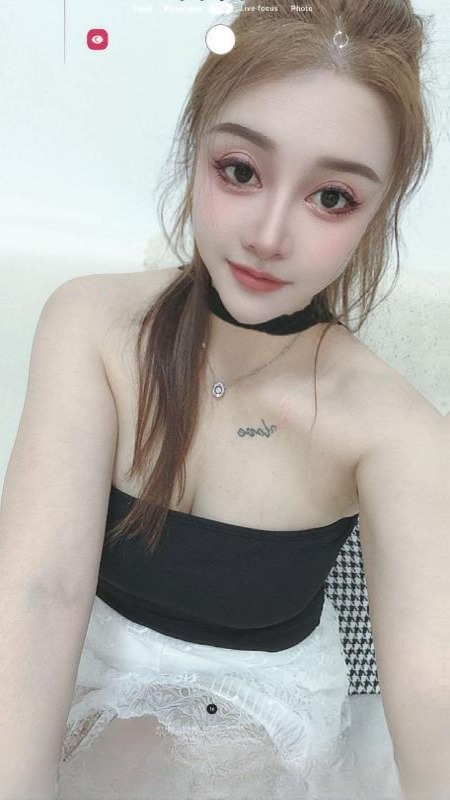 天府二街肤白貌美丽莎 图 3