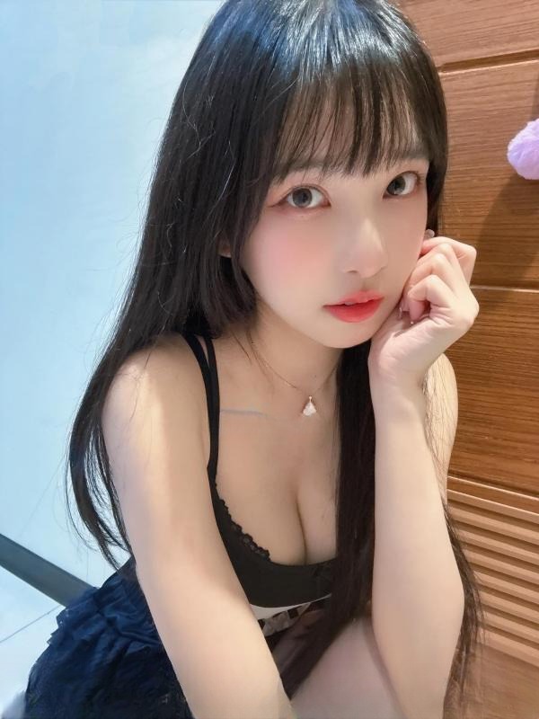 万柏林00后嫩妹