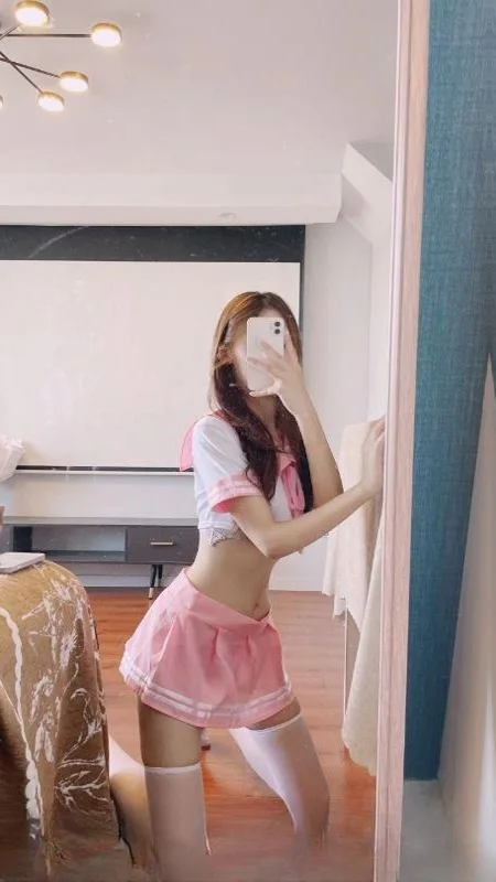 巨反差兼职高颜值模特 图 2