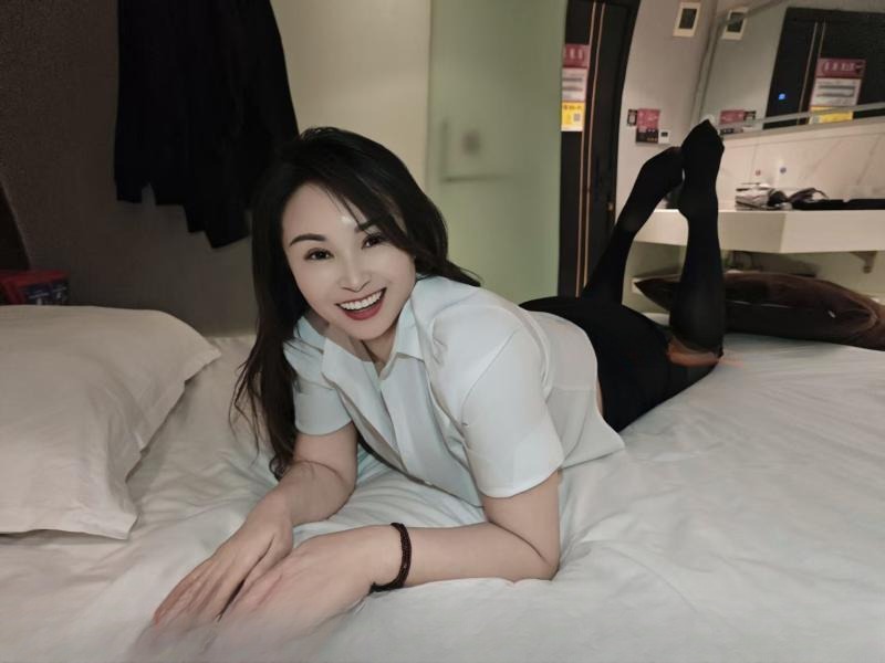 职业装温柔少妇 图 2