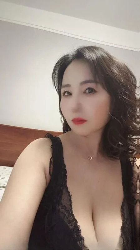 肥臀丰腴熟女