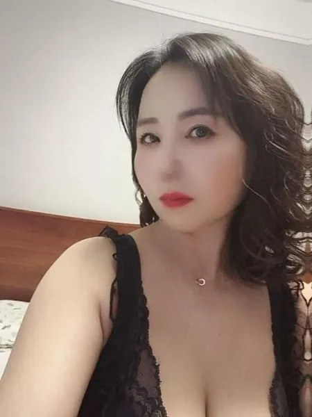 肥臀丰腴熟女