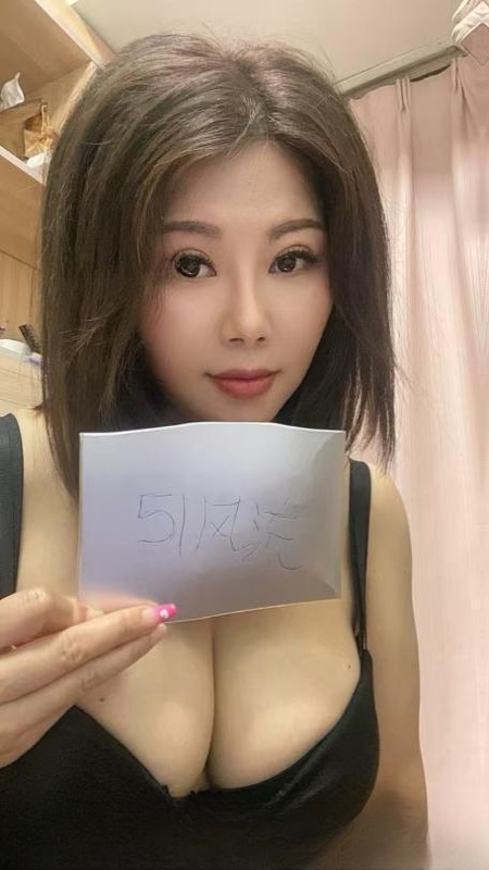 美臀邻家少妇 图 2