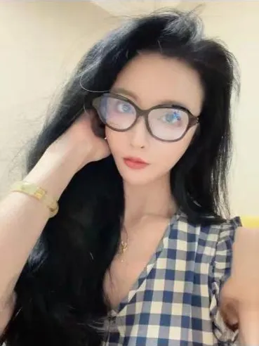 骚女大长腿小姐姐