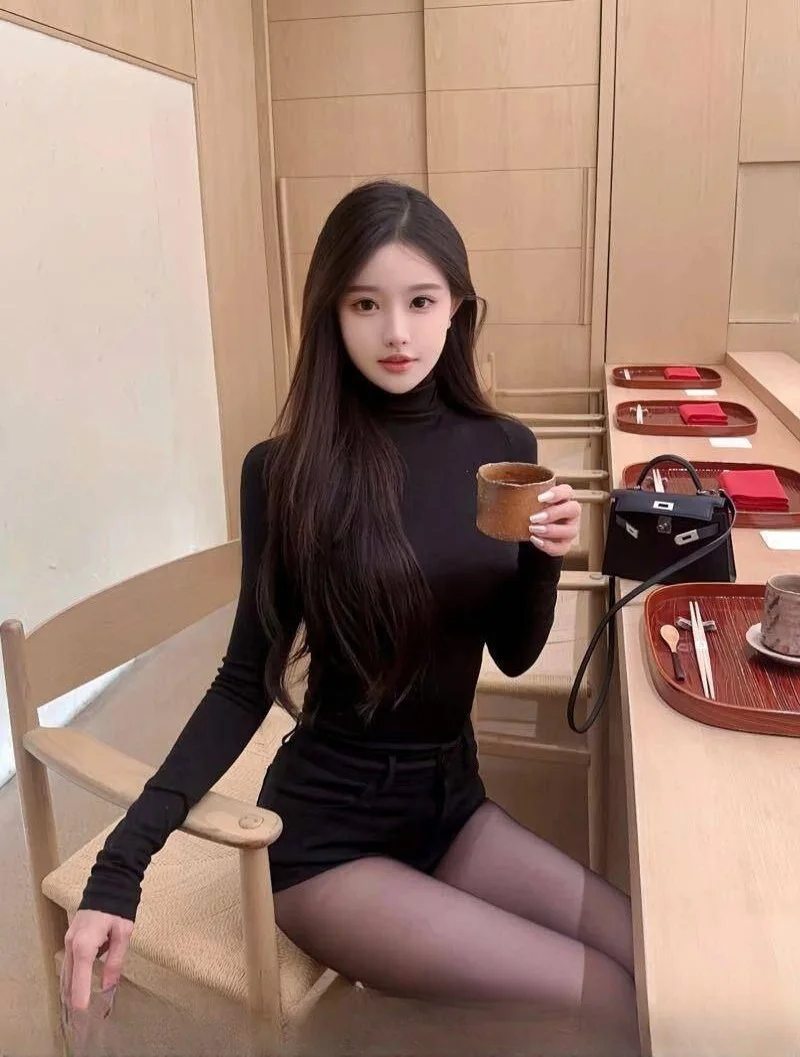黑丝女大舒服的很 图 2