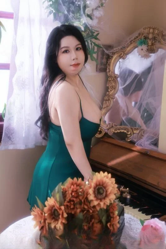 前凸后翘g奶少妇 图 4