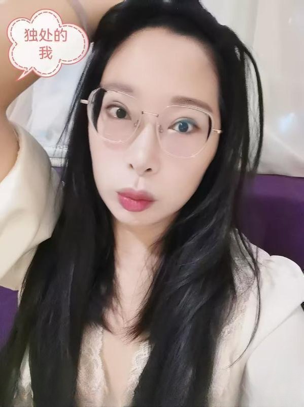 戴眼镜反差芯芯
