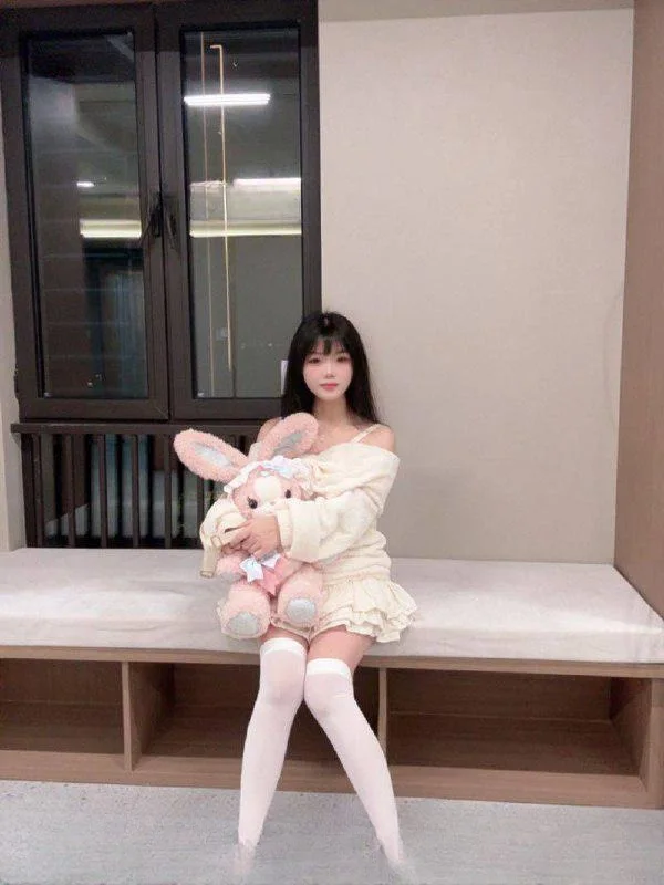 萝莉小妞真紧 图 2