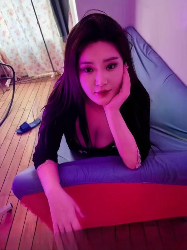 大波性感小骚货 图 2