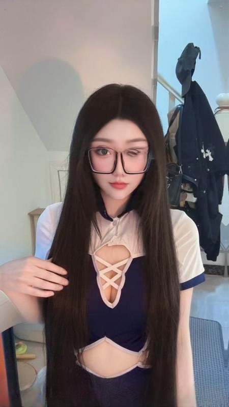 性感制服小女友 图 3