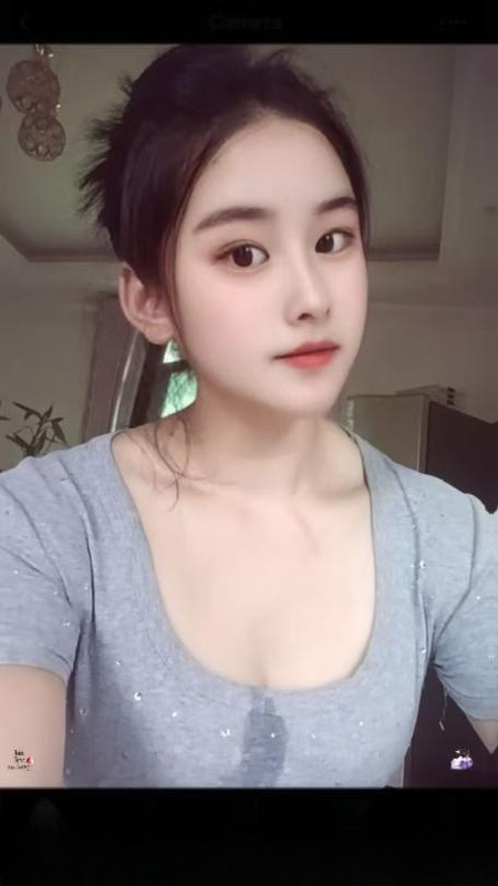 丰满迷人零零后