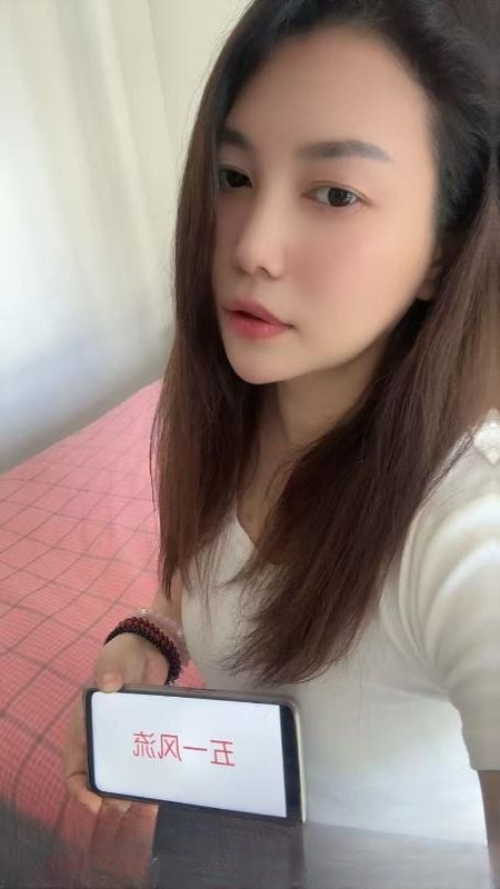 水中萧优优 图 2