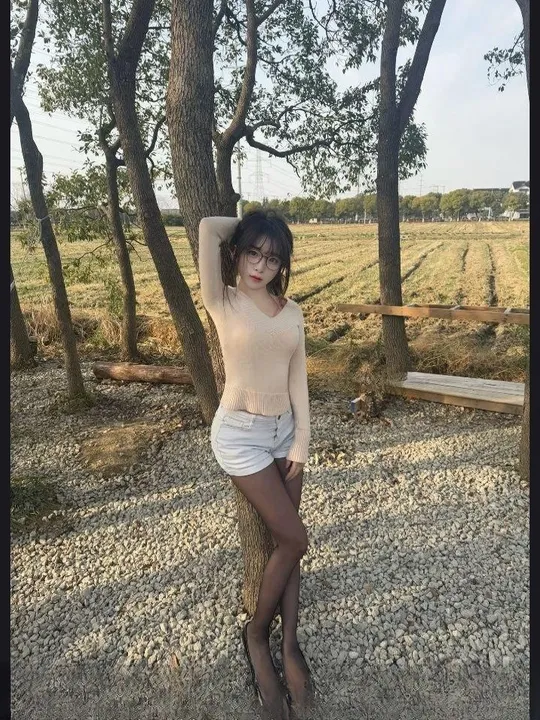白裤子戴眼镜超骚