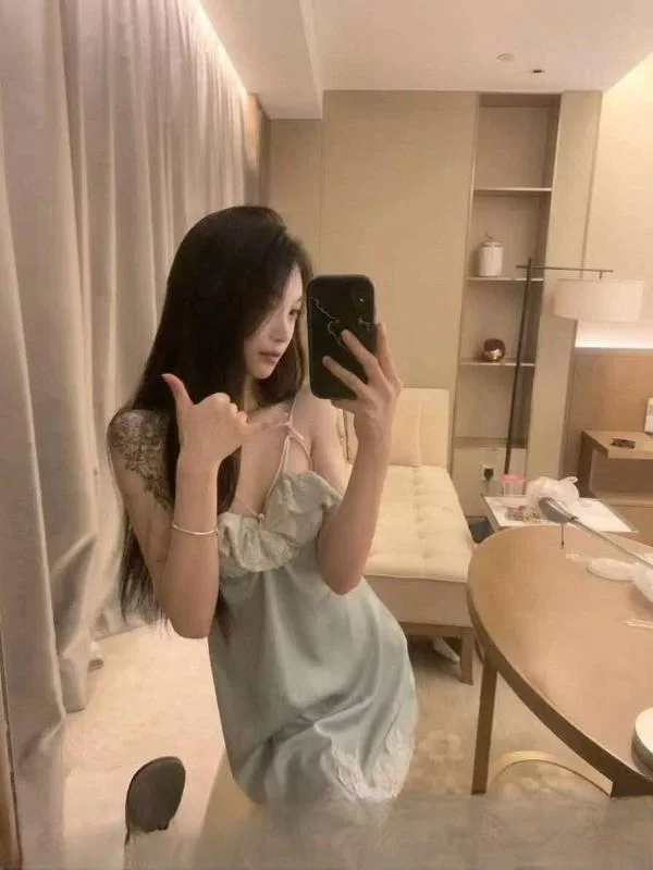比比会喷水的纹身嫩妹 图 2