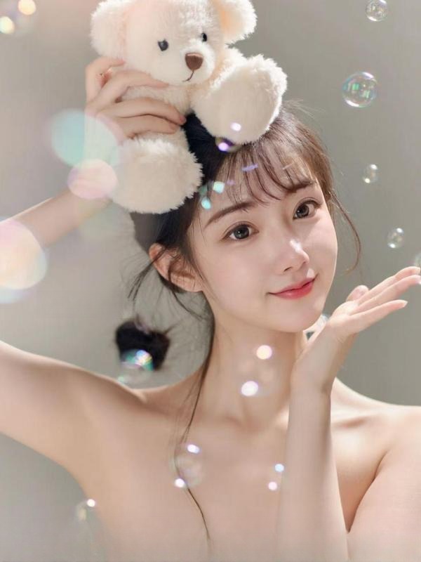酷似明星柳岩大胸美女