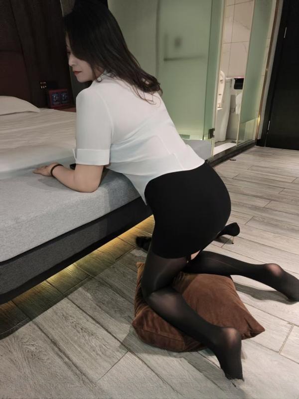 职业装温柔少妇 图 3