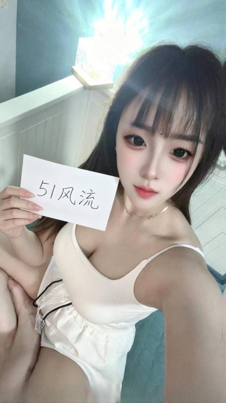 雁塔性感制服小龙女