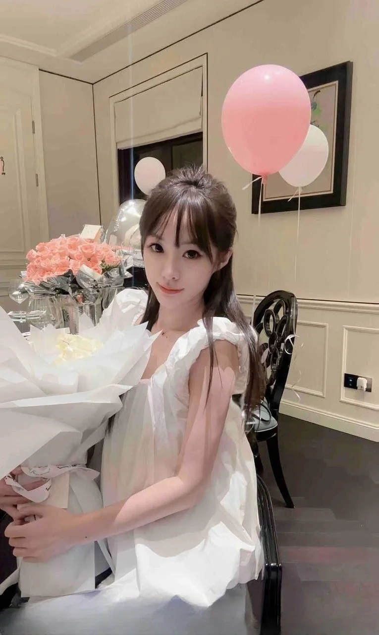 粉嫩小甜妹莉莉