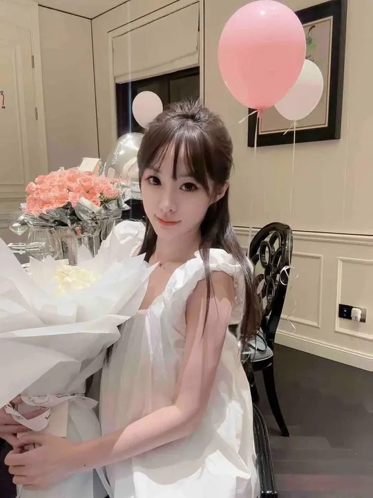粉嫩小甜妹莉莉