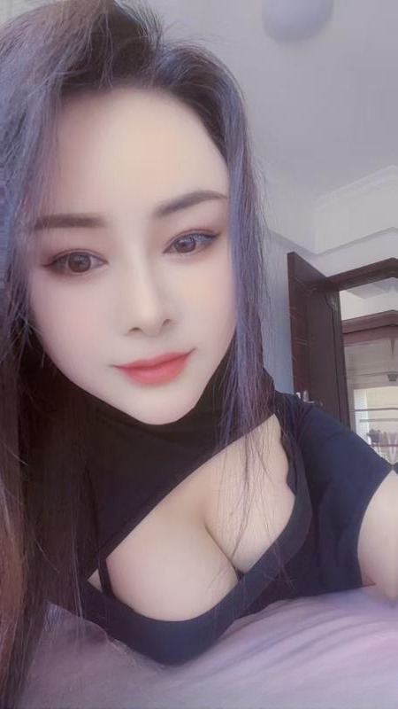 津南区大胸御姐 图 2