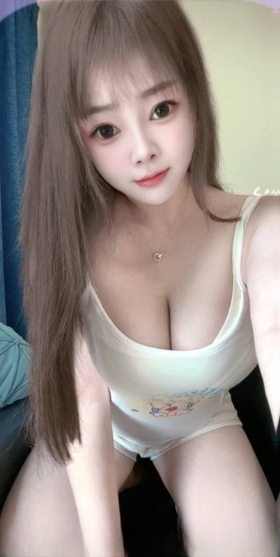 三刷肤白大奶吉吉