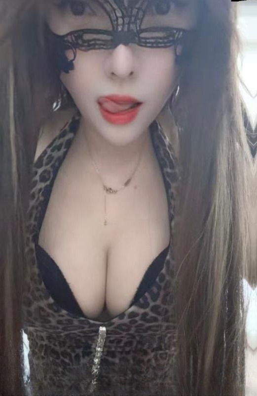 大胸翘臀骚熟女