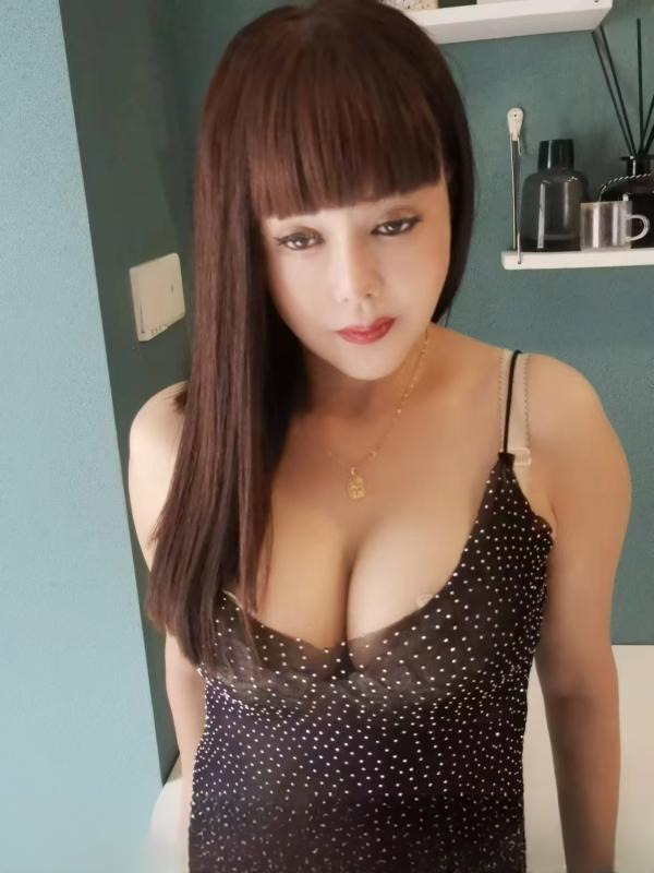 wt黑丝熟女 图 3