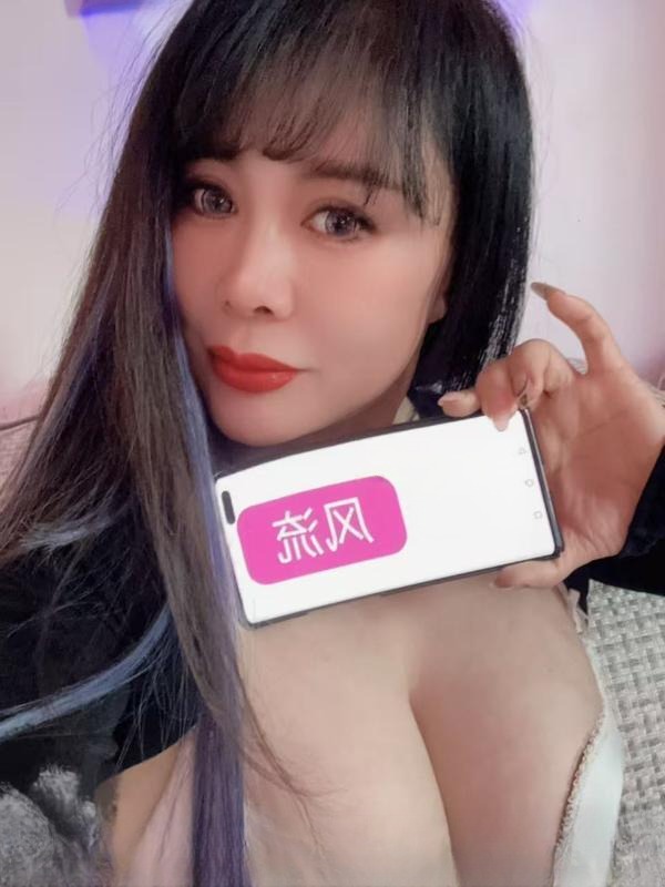 铁西颜值大奶风骚少妇