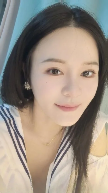 美乳兼职美女
