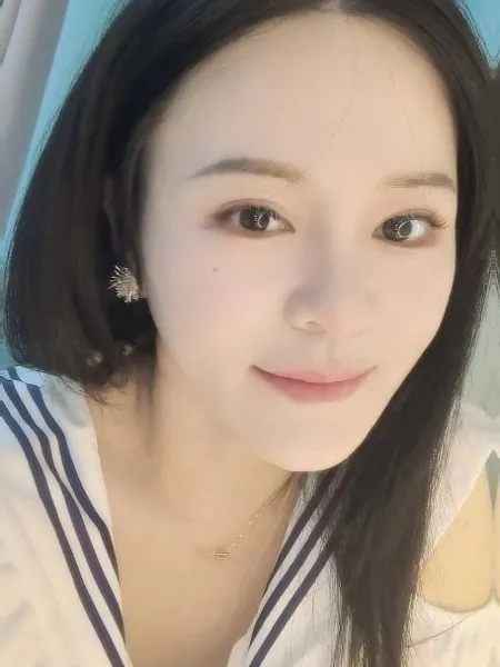 美乳兼职美女