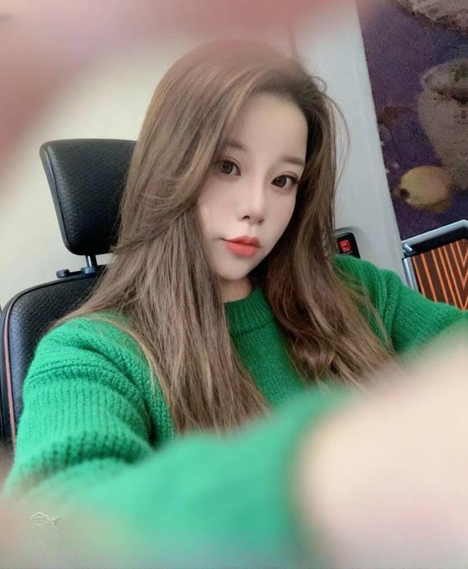 体育场欧美肥臀一线天 图 4