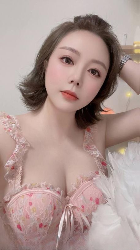丰满胸大风骚妹子