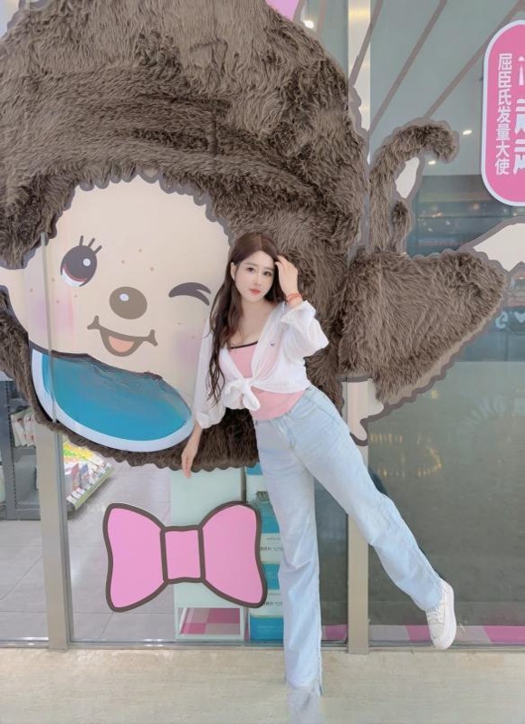 大胸丰臀少妇能深喉 图 2