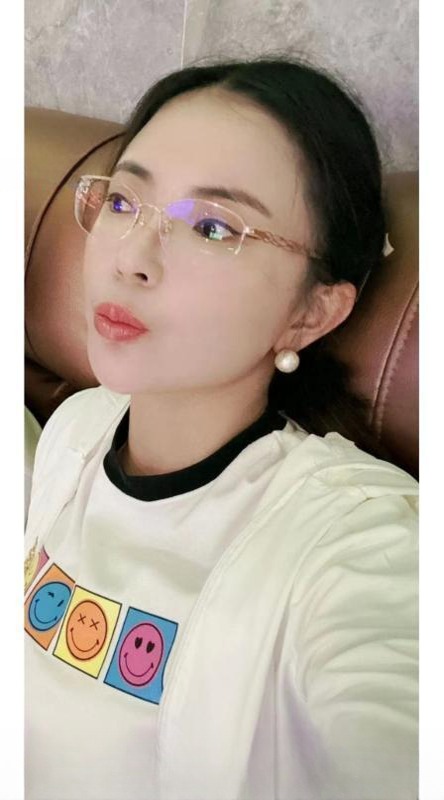 双飞眼镜儿妹妹和闺蜜