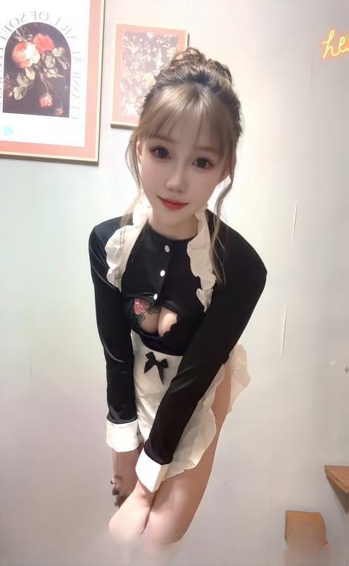 武侯美乳纹身妹小井 图 4