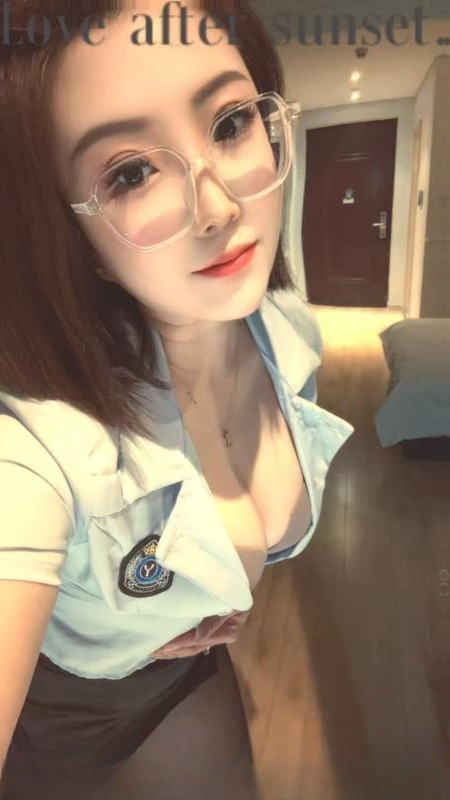 青岛戴眼镜的小骚货