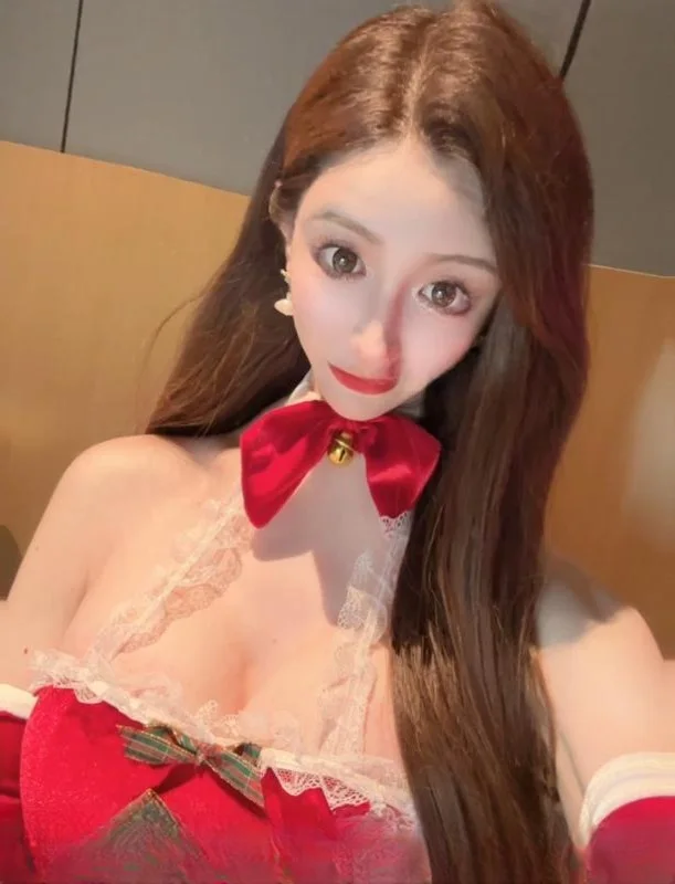 性感Ts带把女孩 图 3