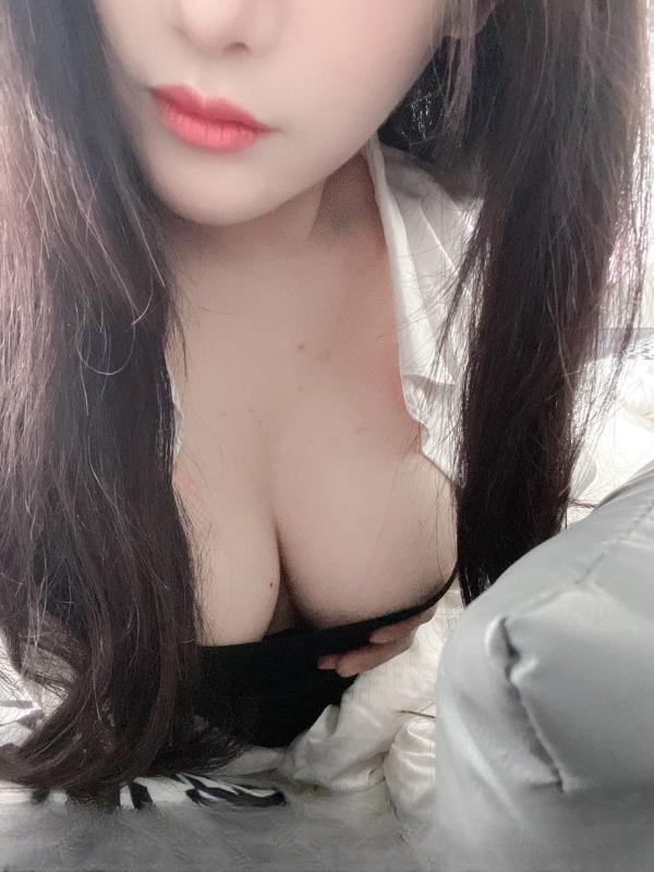 新到巨乳御姐在兼职 图 2