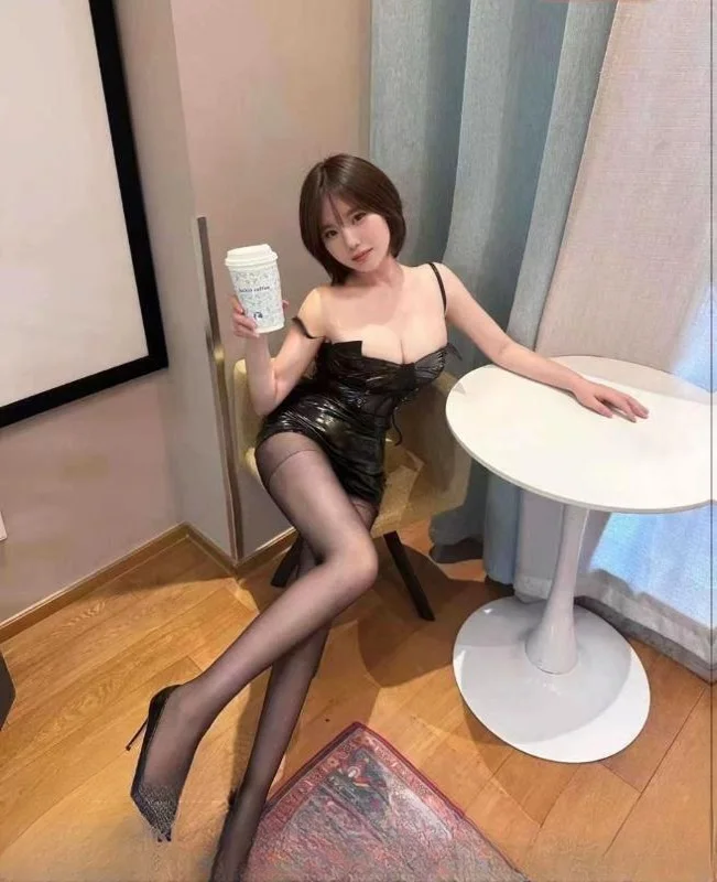 身材苗条风骚妹子