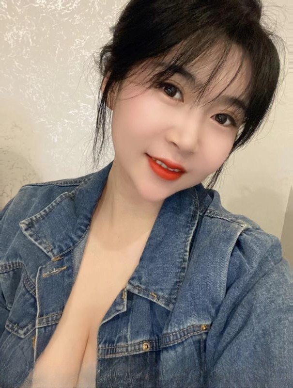 巨乳妹双飞 图 4