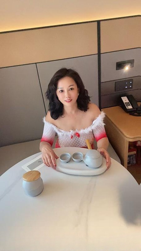 宝安熟女大奶骚妇 图 2