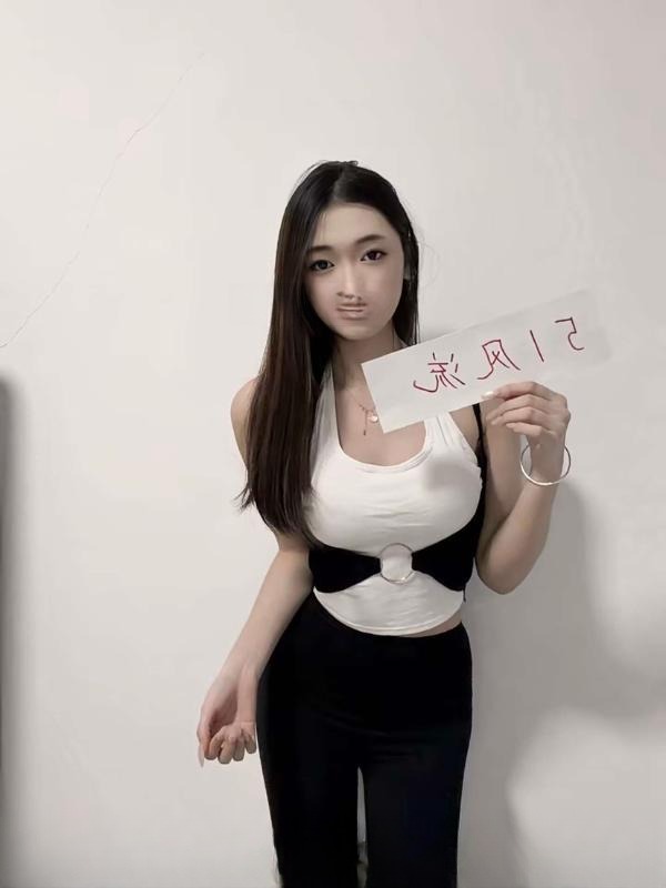 上城风骚翘臀文文 图 3