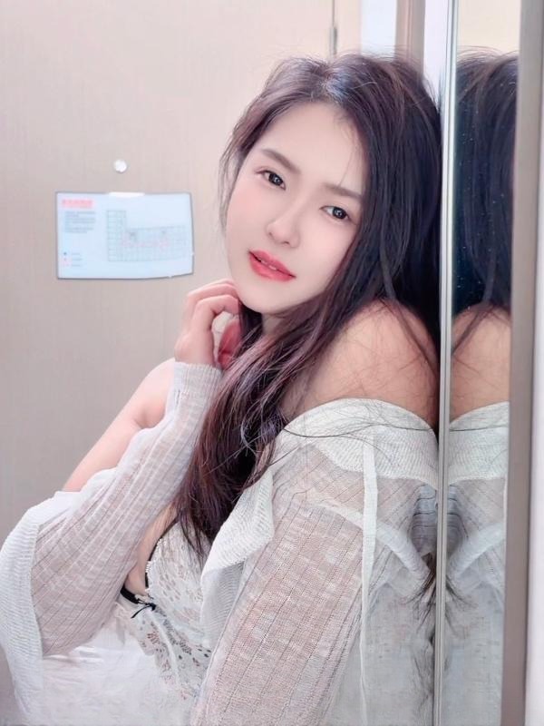 性感丰满舌吻小妹子 图 3