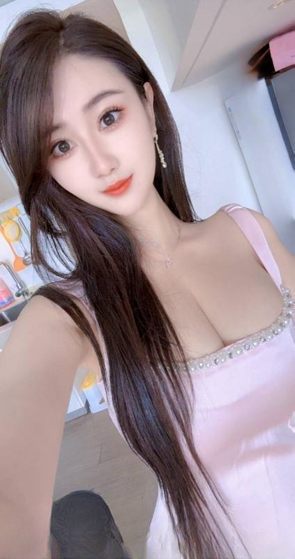 舌吻胸模御姐
