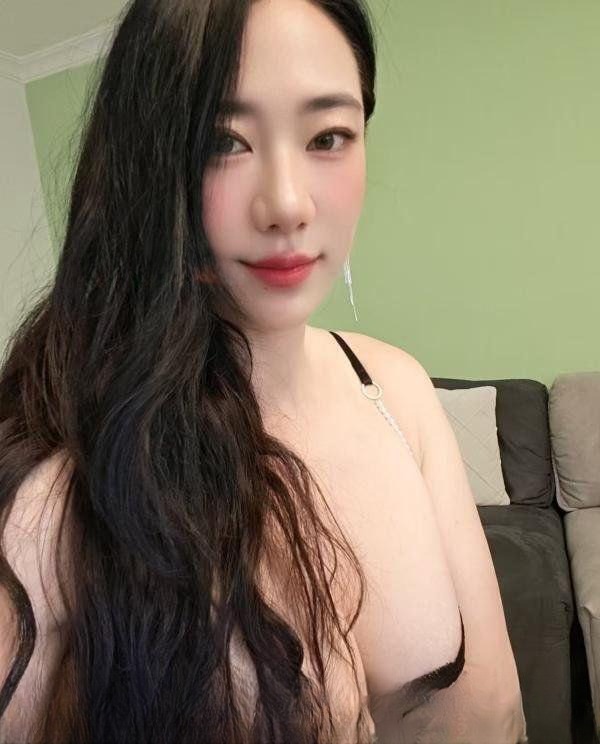 前凸后翘骚货 图 2