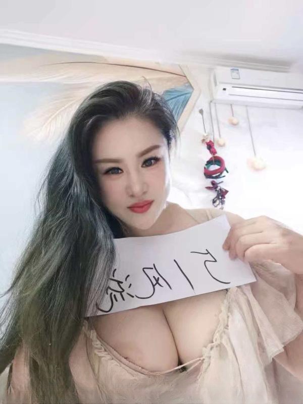 E乳肥臀巨骚少妇